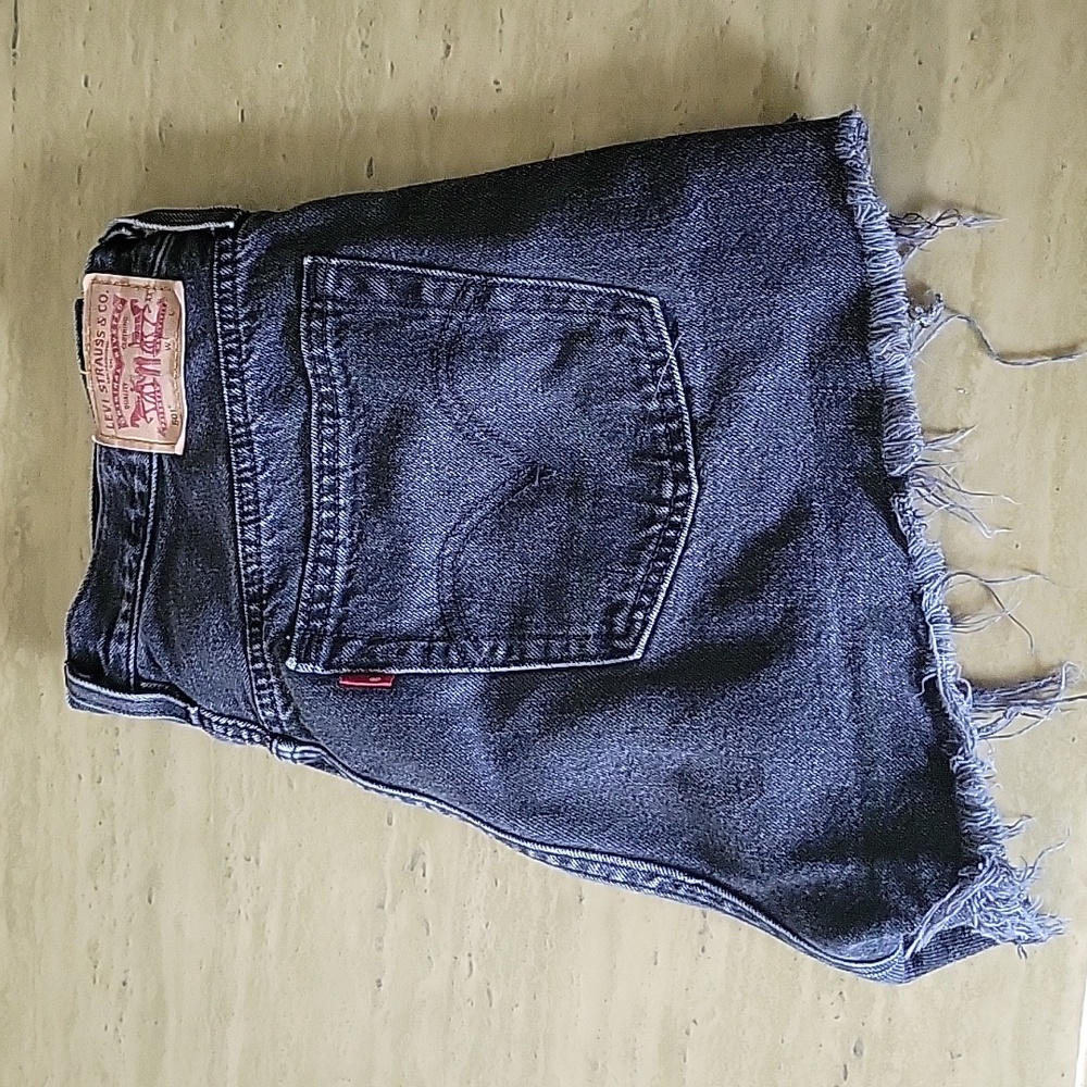 Black denimn levi Strauss shorts
